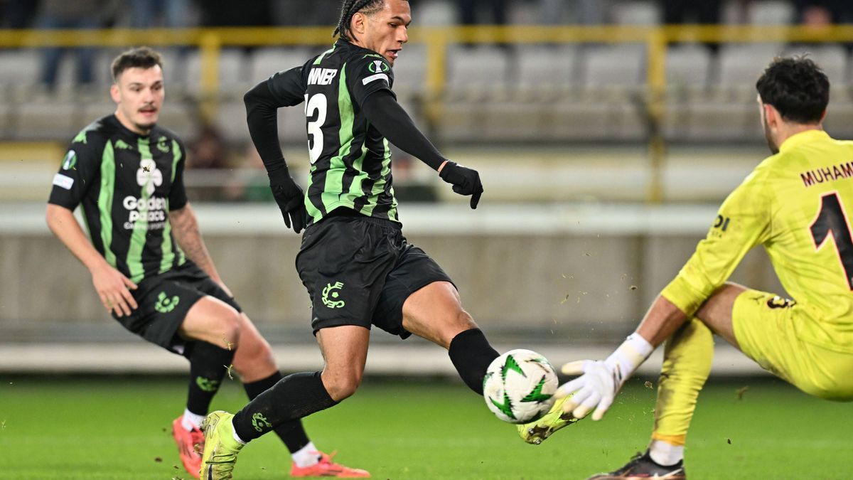 241219 Cercle Brugge vs Istanbul Basaksehir Paris Brunner 13) of Cercle pictured in a duel with goalkeeper Muhammed Åžengezer (16) of Basaksehir during the league phase - matchday 6 game in the Uef...