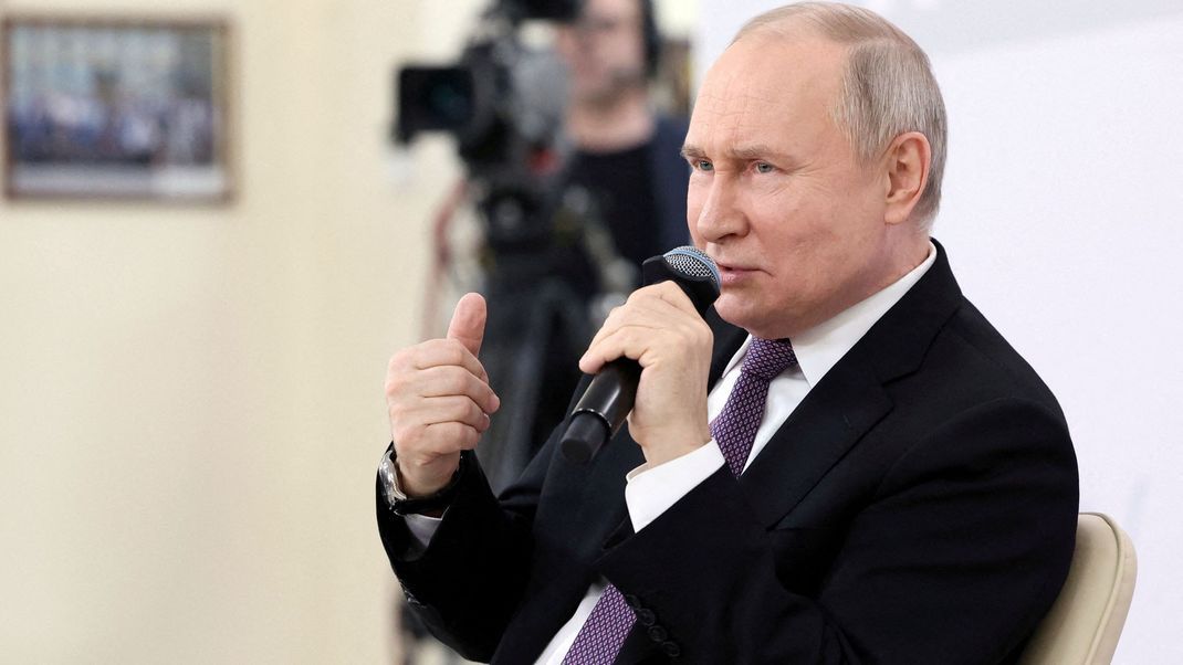Offenbar wird Russlands Präsident Wladimir Putin in Kürze dem US-Moderator Tucker Carlson ein Interview geben.