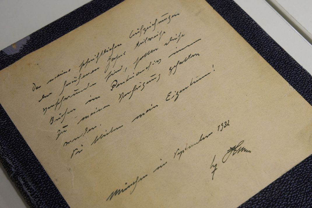 Die Hitler-Tagebücher fanden ihren letzten Ruheort: Sie werden nun im Bundesarchiv in Koblenz digitalisiert und können dann von jedem angesehen werden.
