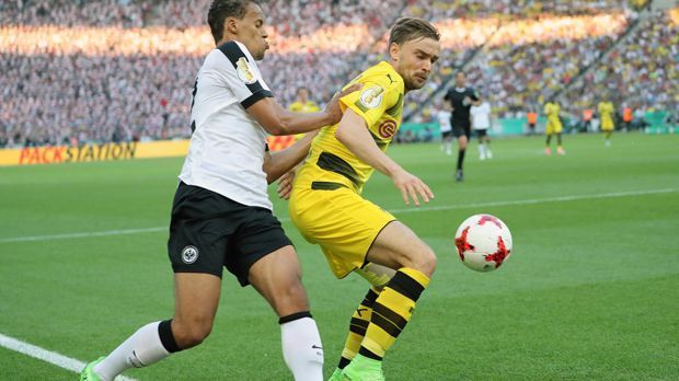 
                <strong>Marcel Schmelzer</strong><br>
                Der Kapitän konzentriert sich vornehmlich auf die Defensiv und hält seine Seite zumeist dicht. Allerdings lässt er Chandler im Strafraum zum Kopfball kommen und beim 1:1 ist Schmelzer nicht im Bilde. ran-Note: 4
              