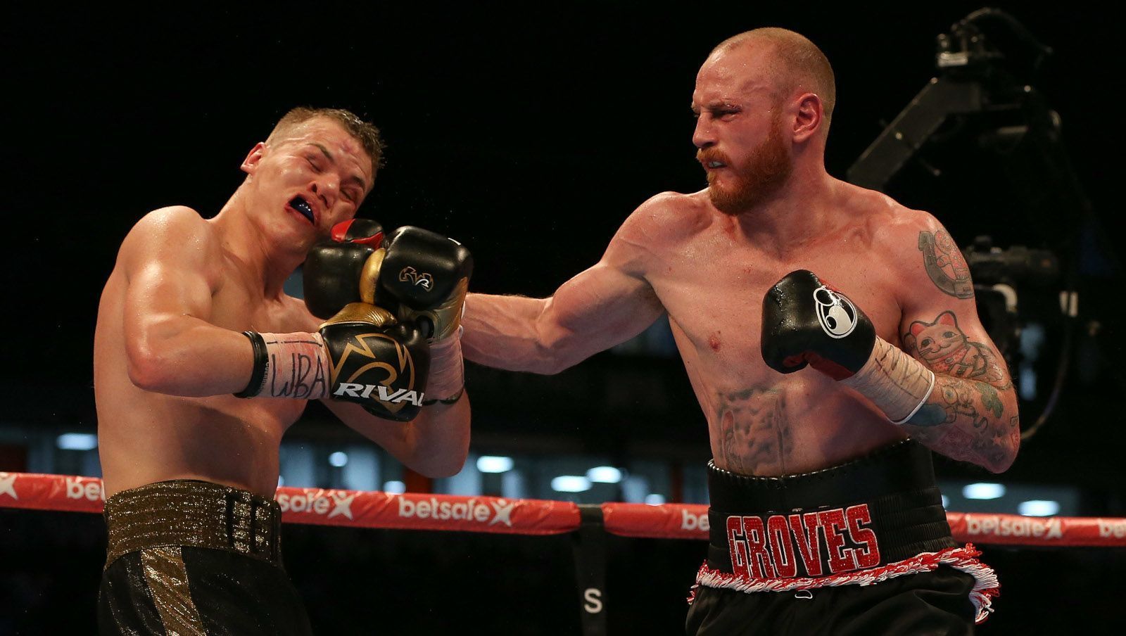 
                <strong>George Groves vs. Fedor Chudinov</strong><br>
                Doch Groves biss sich mal wieder durch. Im Mai 2017 wurde sein größter Traum endlich wahr. Mit seinem überzeugenden Triumph gegen Fedor Chudinov krönte sich der damals 29-Jährige zum WBA Superchampion im Supermittelgewicht. 
              