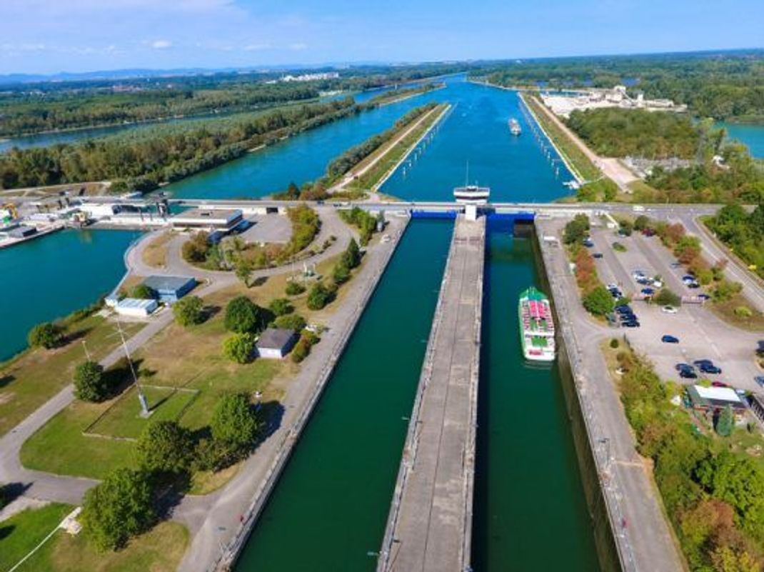 Die Schleuse Iffezheim am Oberrhein