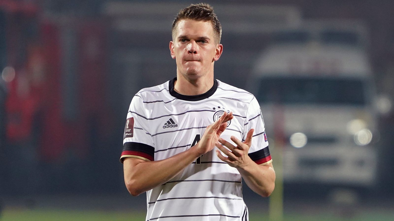 
                <strong>#4: Matthias Ginter (SC Freiburg)</strong><br>
                &#x2022; Position: Innenverteidiger/Außenverteidiger<br>&#x2022; A-Länderspiele: 46 (zwei Tore)<br>&#x2022; Alter: 28 Jahre<br>
              