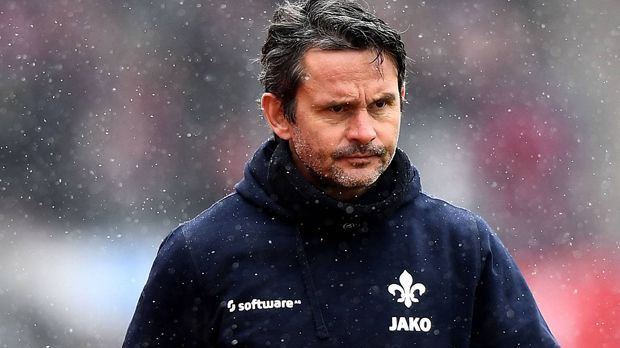 
                <strong>Dirk Schuster (2008)</strong><br>
                Bester Mann 2008. Darmstadt gelang unter ihm der Sprung von der 3. Liga in die Bundesliga. Beim FC Augsburg klappte es anschließend nicht so gut. Ergo: Inzwischen arbeitet er wieder bei seinen Lilien.
              