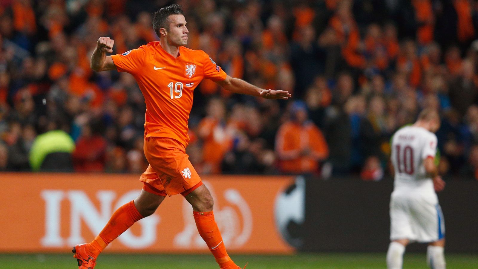 
                <strong>Niederlande: Robin van Persie</strong><br>
                &#x2022; Länderspiel-Tore: 50<br>&#x2022; Länderspiele: 102<br>
              