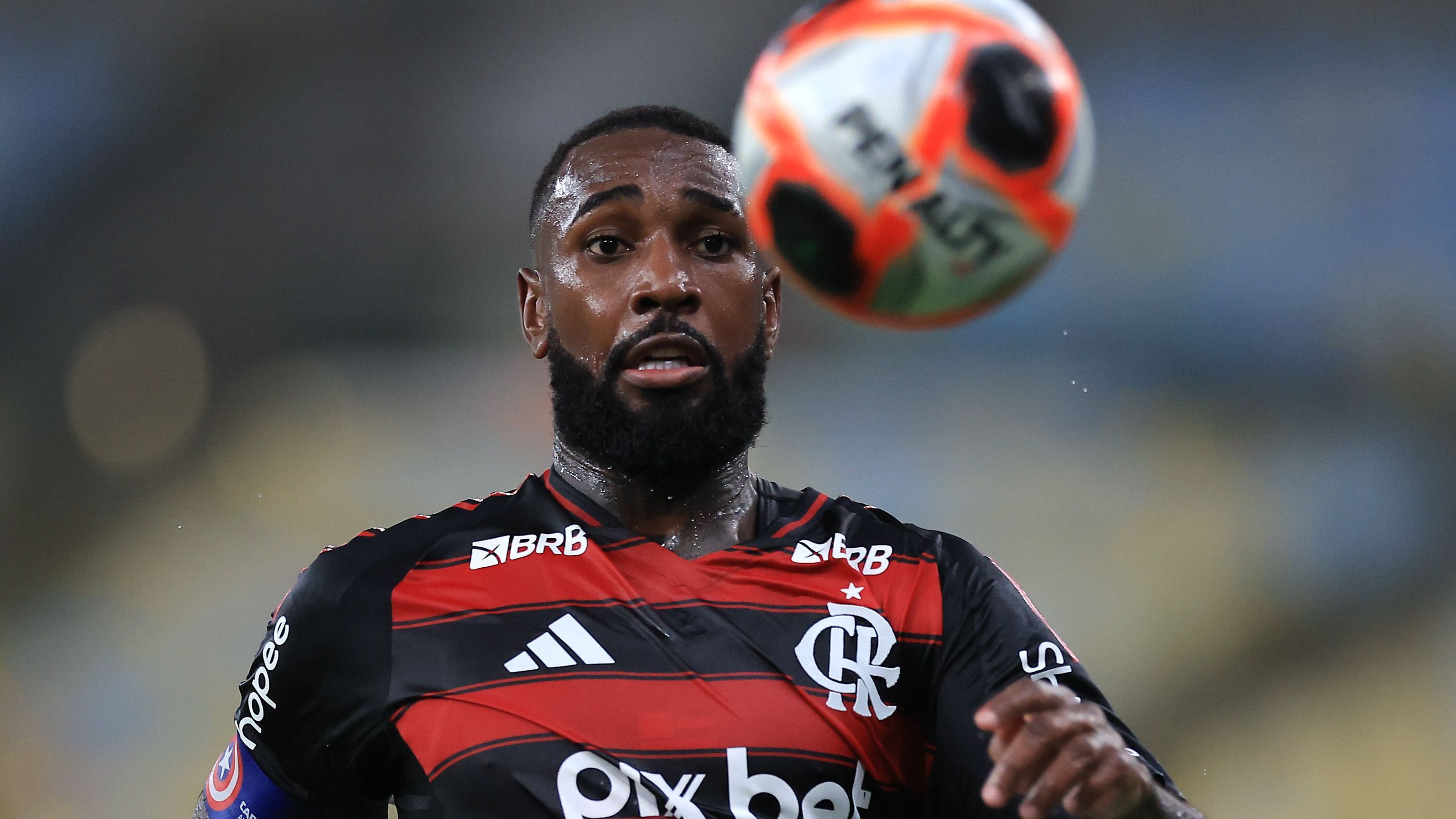 <strong>Flamengo</strong><br>Neben Palmeiras ist auch Flamengo aus Brasilien am Start. Gerson (Bild) ist der Kapitän und brasilianischer Nationalspieler. Aber auch Alt-Stars wie Alex Sandro und Danilo spielen hier. Beide kennt man aus ihrer Zeit bei Juventus Turin. Danilo spielte auch für Manchester City und Real Madrid. Mit Bruno Henrique gibt es noch einen ehemaligen Bundesliga-Spieler, der von 2016 bis 2017 beim VfL Wolfsburg war.