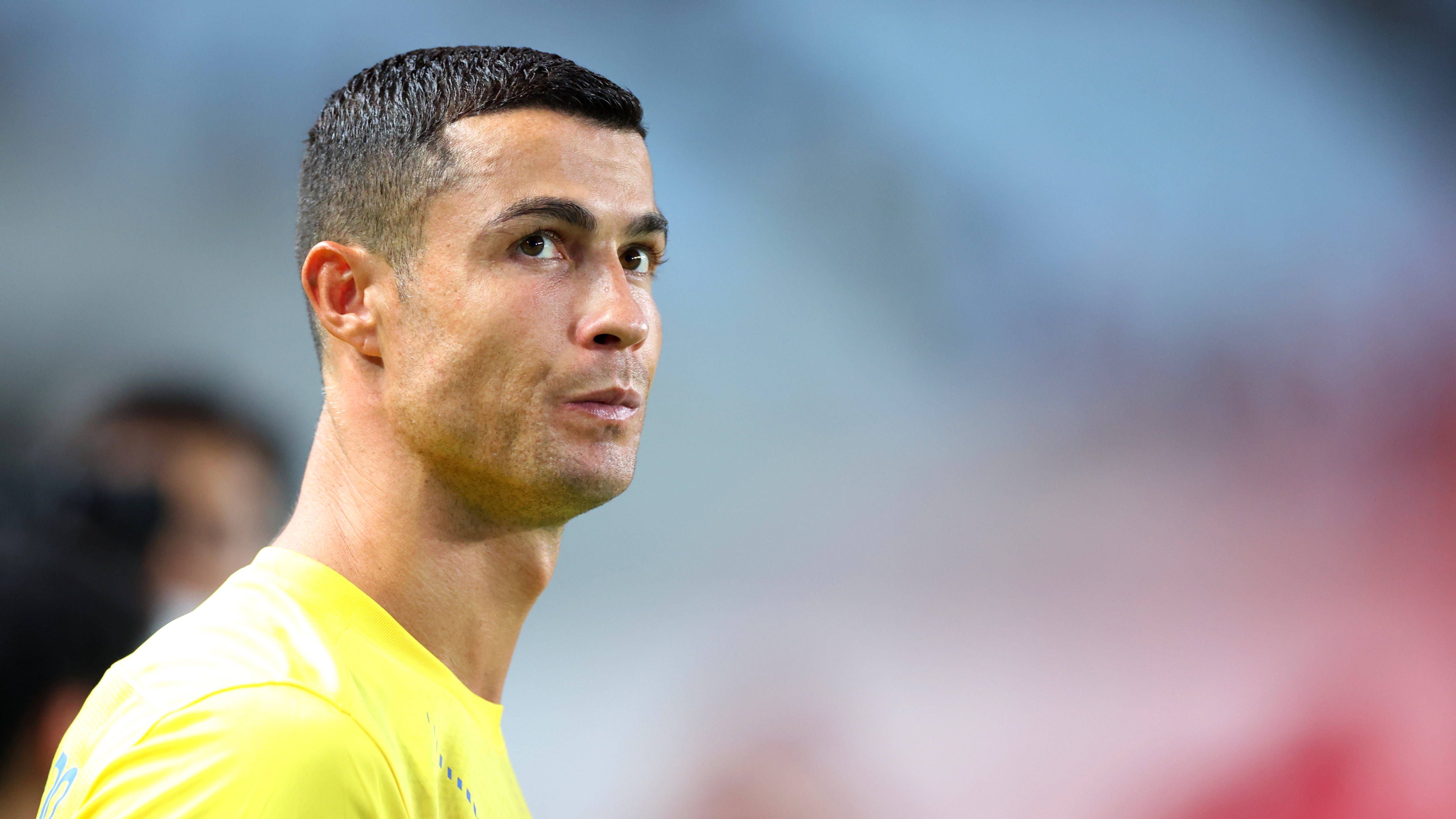 <strong>Platz 3: Cristiano Ronaldo (Al-Nassr FC)</strong><br>• Transfererlöse: 247 Millionen Euro<br>• Anzahl der Transfers: 4 <br>• Vorherige Vereine: Juventus Turin, Real Madrid, Manchester United, Sporting Lissabon