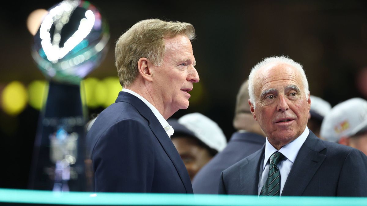 NFL, American Football Herren, USA Super Bowl LIX-Kansas City Chiefs at Philadelphia Eagles Feb 9, 2025; New Orleans, LA, USA; NFL commissioner Roger Goodell with Philadelphia Eagles owner Jeffrey ...