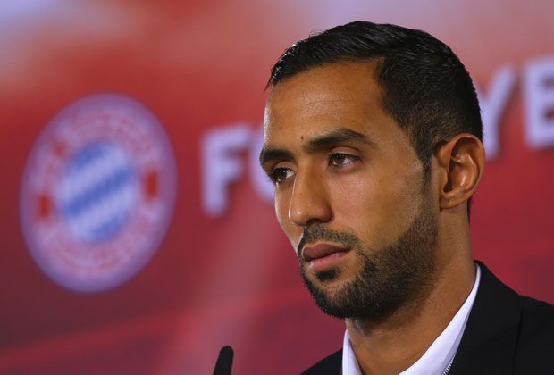 
                <strong>Die Vorstellung von Mehdi Benatia</strong><br>
                Seit dem Kreuzbandriss von Javi Martinez war der FC Bayern auf der Suche nach einem Innenverteidiger. Benatia war der Hauptkandidat. "Er ist ein robuster, zweikampfstarker Abwehrspieler mit einem guten Aufbauspiel", lobt ihn Matthias Sammer.
              