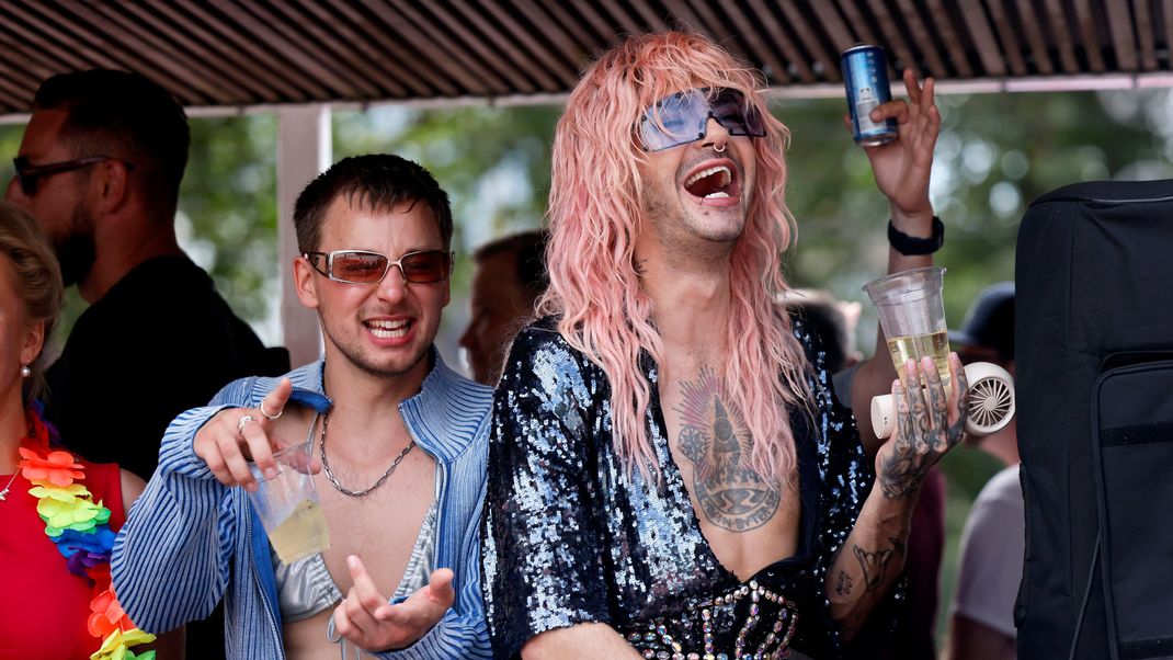 Schauspieler Timmi Trinks und Tokio-Hotel-Star Bill Kaulitz flirteten bei der CSD-Parade in Köln - ist jetzt eine neue Romanze im Sicht?