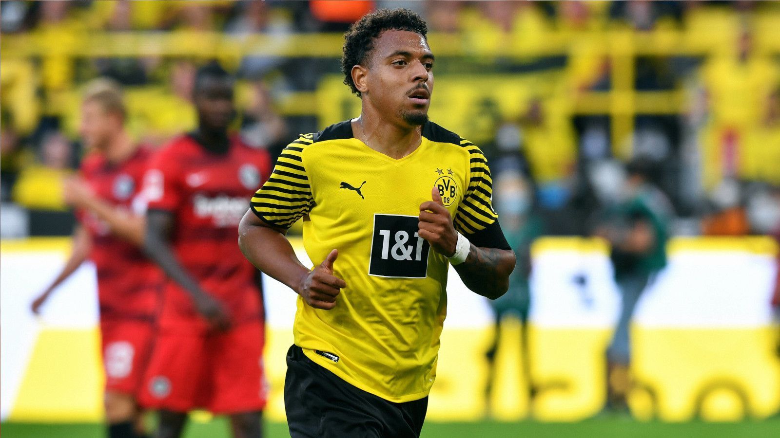 
                <strong>Platz 15: Borussia Dortmund</strong><br>
                &#x2022; Transferausgaben bisher: 45 Mio. Euro -<br>&#x2022; Anzahl verpflichteter Spieler (immer ohne Leih-Rückkehrer): 5  -<br>&#x2022; Teuerster Neuzugang: Donyell Malen (für 30 Mio. Euro von PSV Eindhoven)<br>
              