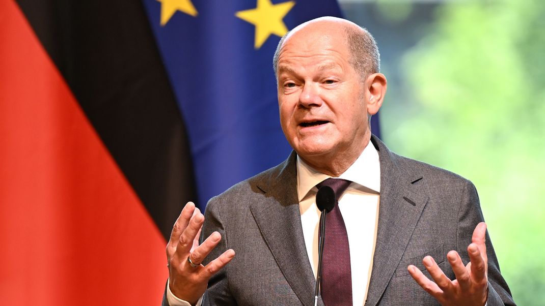 Bundeskanzler Olaf Scholz spricht bei einer Pressekonferenz nach einem Arbeitsgespräch.