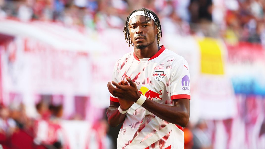 RB Leipzig - Bochum Bundesliga Leipzig, 24.08.2024, Red Bull Arena, Fußball, 1:Bundesliga, 1.Spieltag , RB Leipzig vs. Vfl Bochum 1:0 (0:0) , Im Bild; Mohamed Simakan (2, RB Leipzig). , Nur zur redaktionellen Nutzung. Only editorial use. , DFL DFB regulations prohibit any use of photographs as image sequences and or quasi-video. , *** RB Leipzig Bochum Bundesliga Leipzig, 24 08 2024, Red Bull Arena, Fußball, 1 Bundesliga, 1 Spieltag , RB Leipzig vs Vfl Bochum 1 0 0 0 , Im Bild Mohamed Simakan 2, RB Leipzig , Nur zur redaktionellen Nutzung Only editorial use , DFL DFB regulations prohibit any use of photographs as image sequences and or quasi video ,