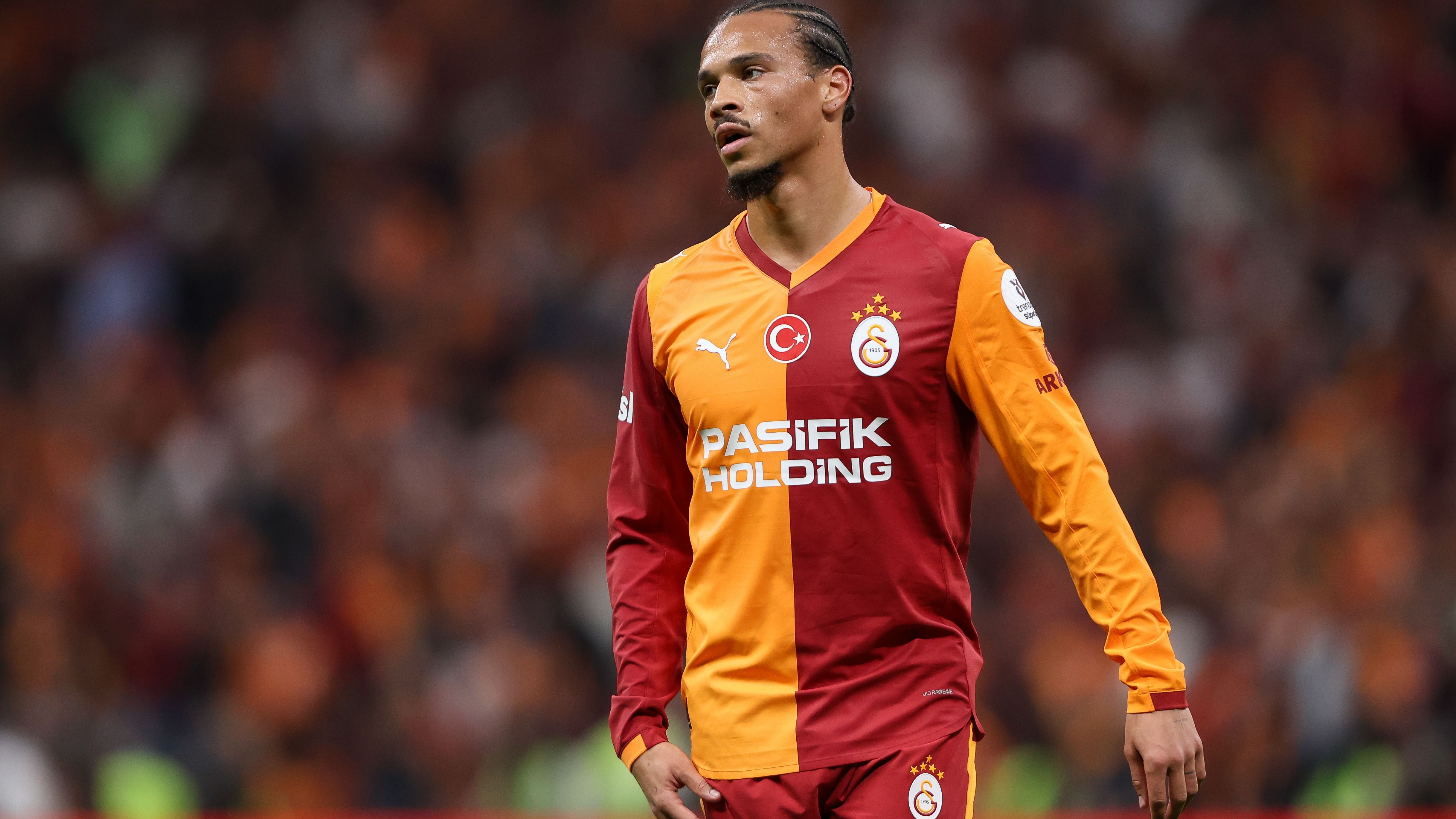 <strong>Leroy Sané (Galatasaray)</strong><br>Aus der anfänglichen Euphorie ist schon ein wenig Ernüchterung geworden. Der bei seiner Ankunft frenetisch umjubelte Sané agiert bis jetzt ziemlich unkonstant. Eigentlich wusste er nur gegen Kayserispor mit einem Tor und einem Assist zu überzeugen. Ansonsten waren seine Performances recht dürftig. Dies gilt auch für seinen Auftritt gegen Frankfurt (1:5) - trotz eines Scorer-Punktes.