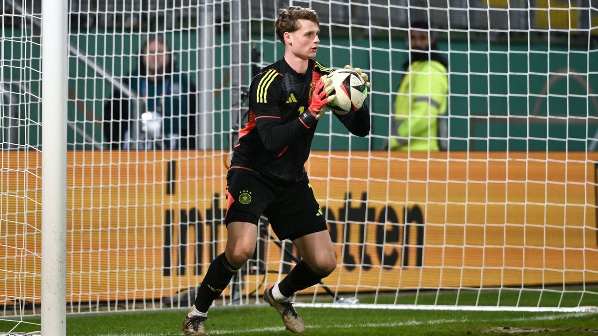 Torwart Jonas Urbig (Deutschland) 15.11.2024, Fussball, Testspiel 2024, U-21 Nationalmannschaften, Freundschaftsspiel, Deutschland - Dänemark 3:0 Aachen Tivoli Nordrhein Westfalen Deutschland *** G...