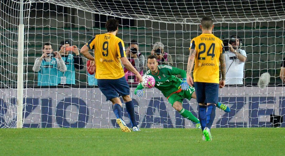 
                <strong>Luca Tonis Abschiedsgala  </strong><br>
                Nein, Toni setzte eiskalt zum Lupfer an, um Juves brasilianischer Ersatz-Keeper Neto zu überwinden. 
              