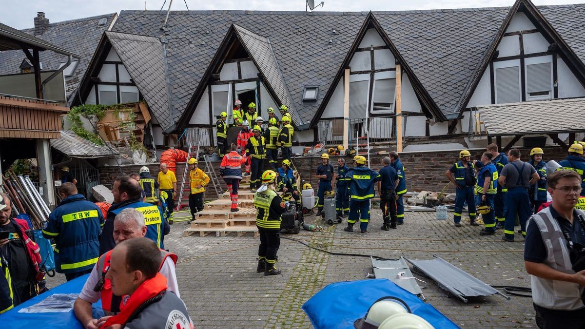 Hotel teilweise eingestürzt