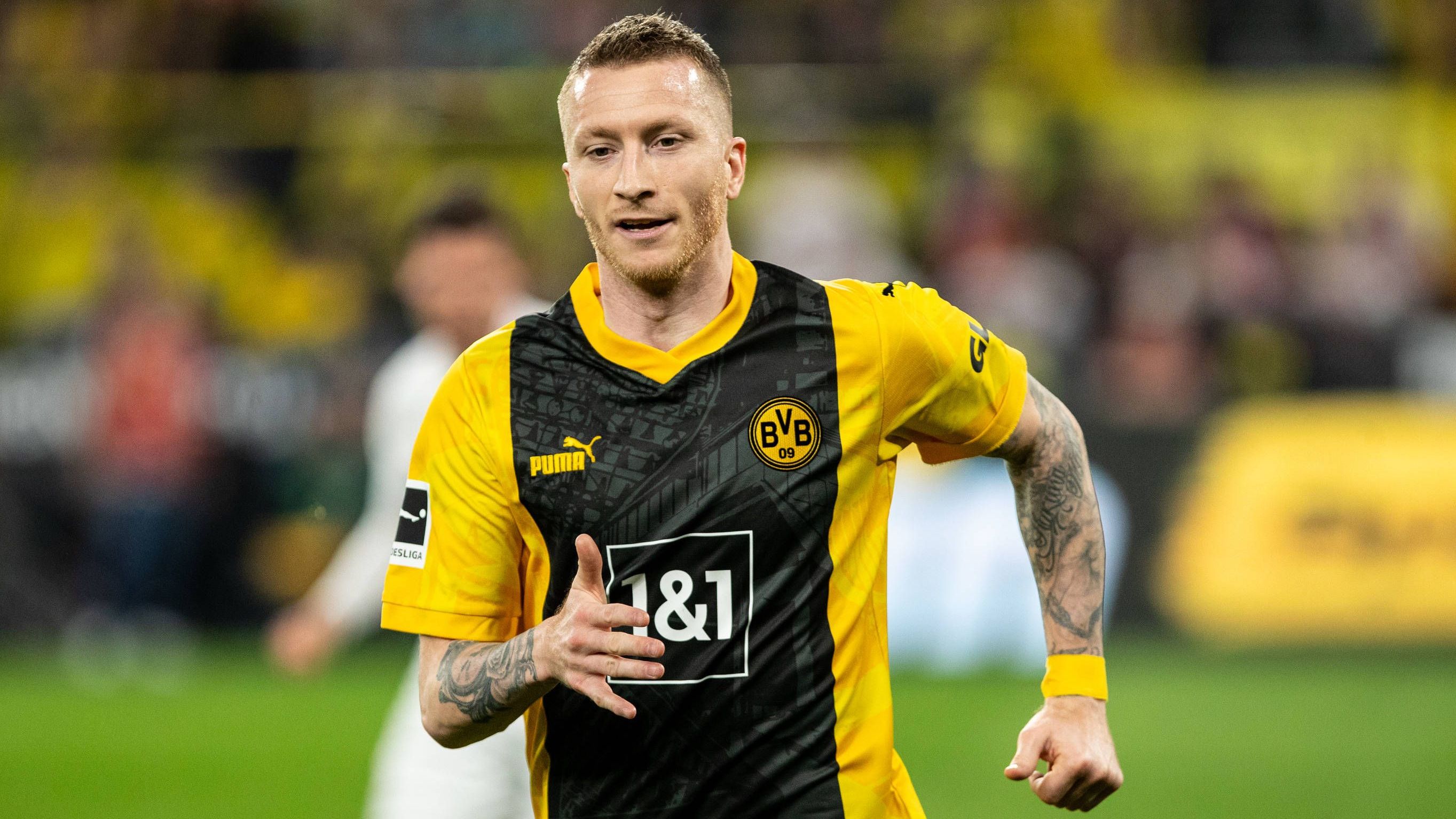 <strong>Marco Reus</strong><br> Nach zwölf Jahren BVB könnte bald eine Ära zu Ende gehen. Der Vertrag des langjährigen Kapitäns läuft im Sommer aus. Aktuell sieht es nicht nach einer Vertragsverlängerung aus. Wohl auch, weil der BVB laut "BILD" Informationen das mit zwölf Millionen Euro datierte Gehalt halbieren möchte. <strong>Ein Karierende oder Wechsel nach England stehen im Raum</strong>. Zuletzt zeigte West Ham United Interesse an Reus.