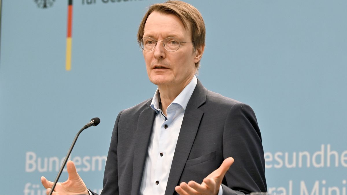 Gesundheitsminister Karl Lauterbach bei einer Pressekonferenz in Berlin
