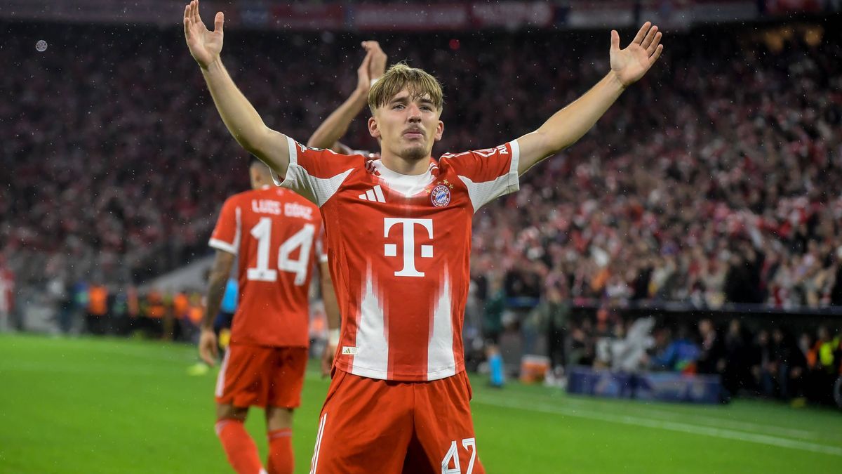22.10.2025, xemx, Fussball UEFA Champions League, FC Bayern Muenchen - Club Brügge v.l. Lennart Karl (FC Bayern Muenchen) Jubel, Torjubel, celebrate the goal, jubelt ueber das Tor zum 1:0 (DFL DFB ...