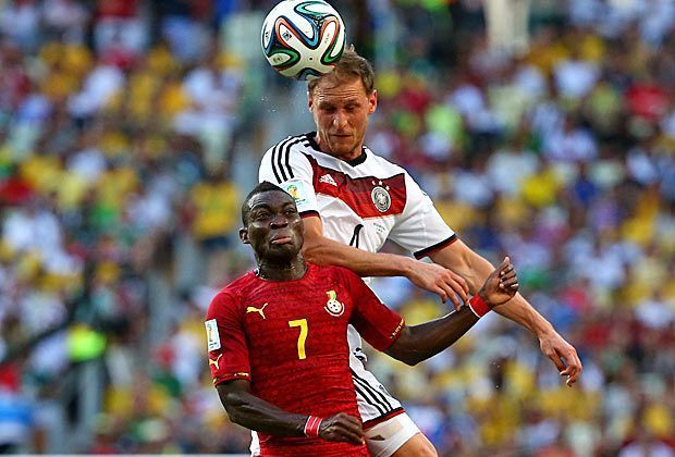 
                <strong>GEWINNER: Benedikt Höwedes</strong><br>
                Er hat sich auf der linken Abwehrseite festgespielt: Benedikt Höwedes sicherte sich mit soliden Vorstellungen einen Stammplatz in der Löw-Elf und absolvierte alle drei Vorrundenspiele über die volle Distanz. Damit hätte vor wenigen Wochen kaum einer gerechnet.
              