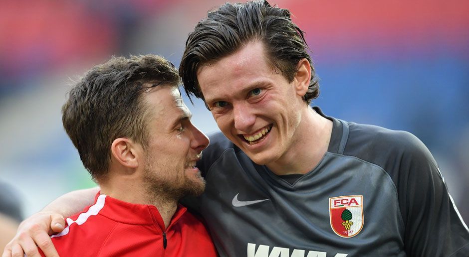 
                <strong>FC Augsburg</strong><br>
                Der FC Augsburg selbst ist mit dem Verlauf der Saison zufrieden. Nach der Hinrunde lagen die Schwaben sogar auf Europapokal-Kurs. In der Rückrunde ging ihnen dann ein wenig die Luft aus, so dass der angepeilte zehnte Platz knapp verpasst wurde. Dennoch ist es beeindruckend, wie der FCA mit sehr begrenzten Mitteln sich im Mittelfeld der Liga behaupten kann. ran-Note: 2
              