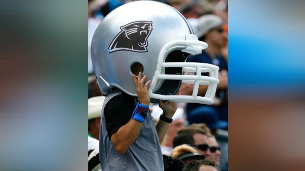 
                <strong>Carolina Panthers</strong><br>
                Das Größenverhältnis zwischen Kopf und Helm passt bei diesem Panthers-Fan nicht so wirklich - aber lustig sieht er damit definitiv aus.
              