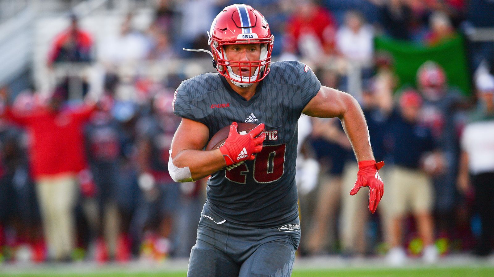 
                <strong>Gewinner: Harrison Bryant (Tight End, Florida Atlantic Owls)</strong><br>
                Unter den Tight Ends wusste besonders Harrison Bryant zu überzeugen. Seine 4,73 Sekunden beim 40 Yard Dash waren stark. Bei den auf die Position abgestimmten Stationen bewies er zudem sichere Hände. Als einer der wenigen Spieler auf seiner Position konnte er darüber hinaus den Blocking Sled überhaupt bewegen.
              