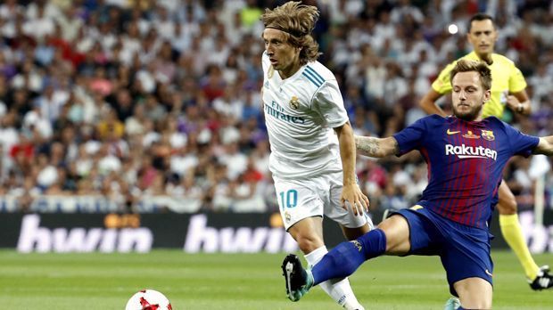 
                <strong>Luka Modric</strong><br>
                Modric ist einmal mehr der Taktgeber im Mittelfeld Reals. Mit seiner feinen Technik und dem Gefühl für Ball und Raum ist er an diesem Mittwoch zunächst kaum zu stoppen. Bereits in der zweiten Minuten erzielt der Kroate mit einem herrlichen Außenristschuss fast das Führungstor. In der zweiten Halbzeit spielt Modric allerdings etwas weniger auffällig. ran-Note: 1
              