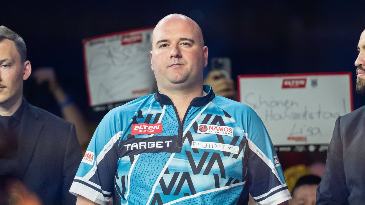 Rob Cross GER, PDC European Darts Grand Prix 2025, 2. Runde, Best of 11 Legs, Sindelfingen Glaspalast, 03.05.2025 GER, PDC European Darts Grand Prix 2025, 2. Runde, Best of 11 Legs, Sindelfingen Gl...