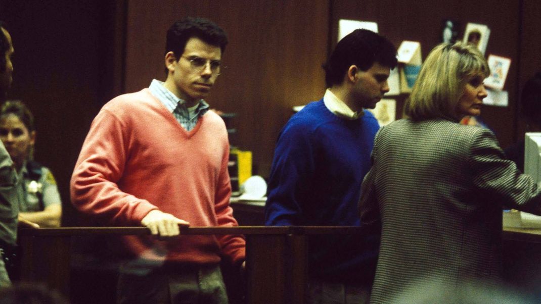 Die Brüder Erik (links) und Lyle Menendez könnten jetzt nach 35 Jahren Haftstrafe freikommen. (Archivbild)