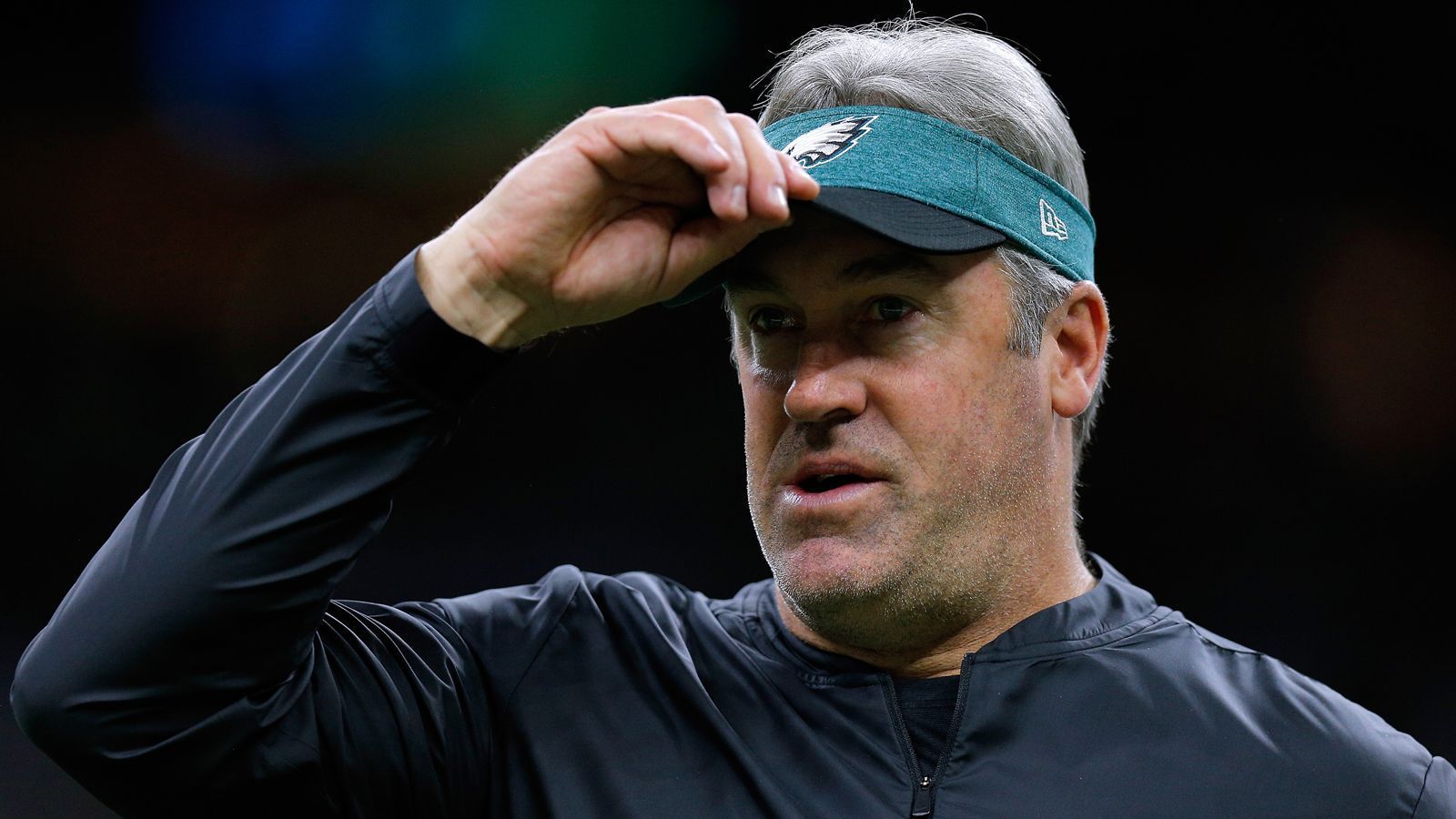 
                <strong>Doug Pederson</strong><br>
                1995 war Doug Pederson für zwei Spiele Quarterback von Rhein Fire, bevor er zurück in die NFL zu den Miami Dolphins wechselte. Als Head Coach gewann er mit den Philadelphia Eagles 2018 den Super Bowl. Unvergessen: der "Philly-Special"-Spielzug kurz vor Ende des zweiten Viertels. Im Januar 2021 trennten sich die Eagles von ihrem Trainer. 
              