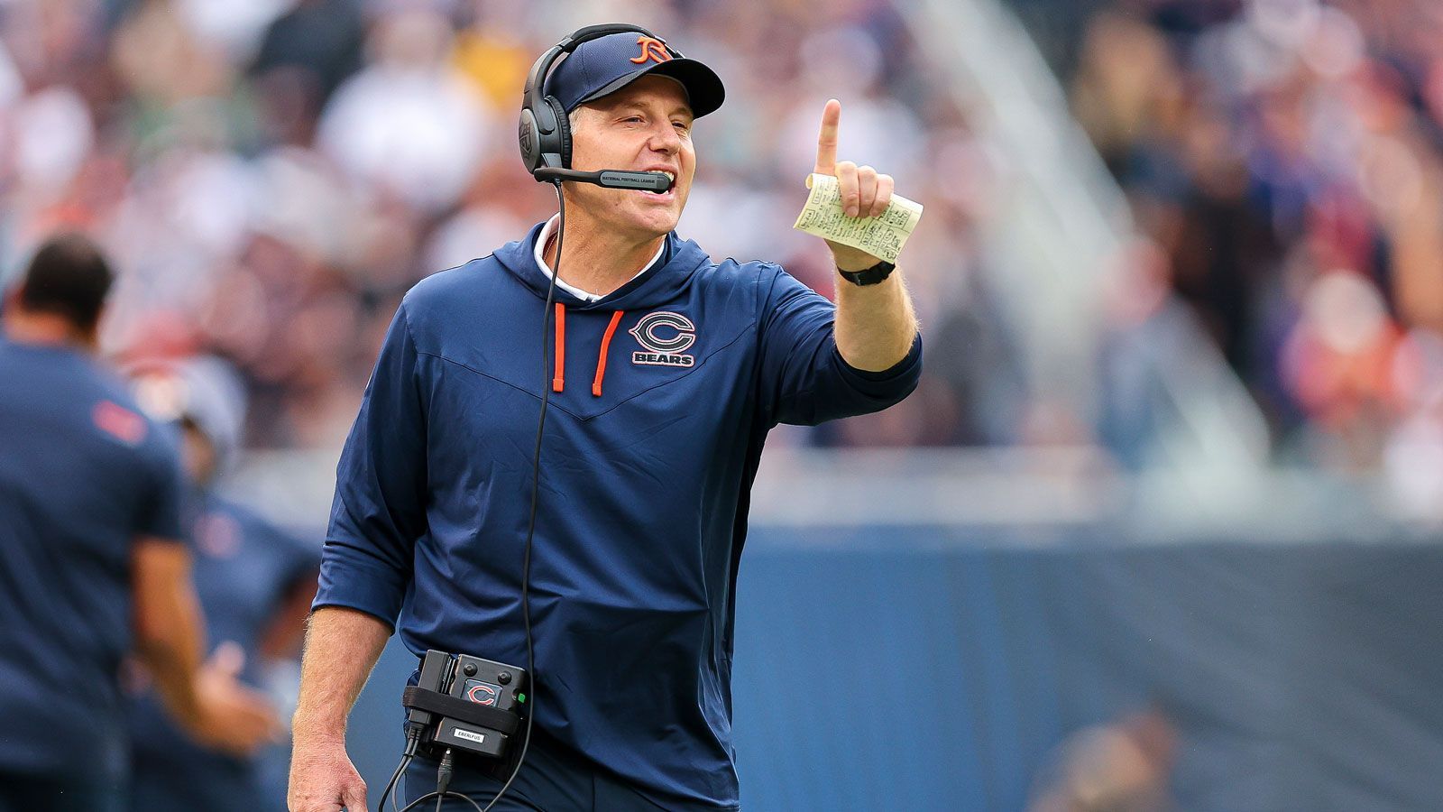 <strong>Chicago Bears: Schwächen (Defensive)&nbsp;</strong><br>Das war dringend notwendig. Denn im ersten Jahr unter Eberflus' Leitung landete Chicago im Defense-Tabellenkeller. In der Defensive Line und auf Cornerback müssen die jungen Spieler schnell integriert werden. Dies dürfte Zeit und Geduld erfordern, sollte aber auf lange Sicht die richtige Herangehensweise für die Defense sein.&nbsp;