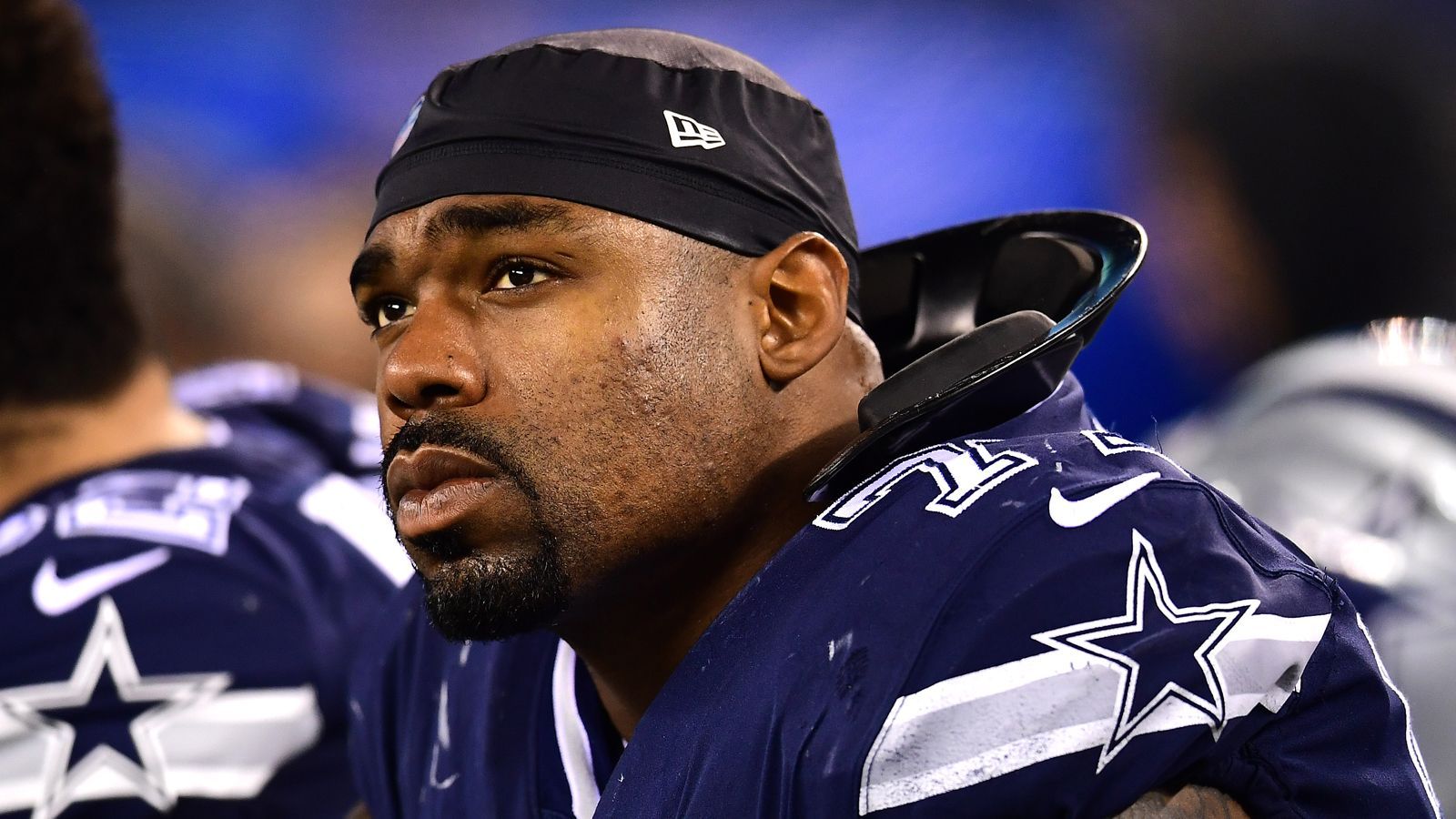 <strong>Tyron Smith (Dallas Cowboys)</strong><br><strong>Position:</strong>&nbsp;Offensive Tackle<br><strong>Vertrag:</strong> 1 Jahr, 6 Millionen (garantiert)<br><strong>Maximaler Bonus:</strong>&nbsp;11 Millionen<br><strong>Wahrscheinlicher Bonus:</strong>&nbsp;6,5 Mio.<br><strong>Deal:</strong>&nbsp;1 Million für 50% Spielzeit + 1 Millionen für je 5% mehr als 50% (90% Limit) + 500.000 für Wild-Card-Sieg (oder Bye Week) mit 51% Spielzeit + 75% Spielzeit Regular Season vorab, gilt auch für jede Runde danach.<br><strong>Stand</strong>: 73% Spielzeit aktuell