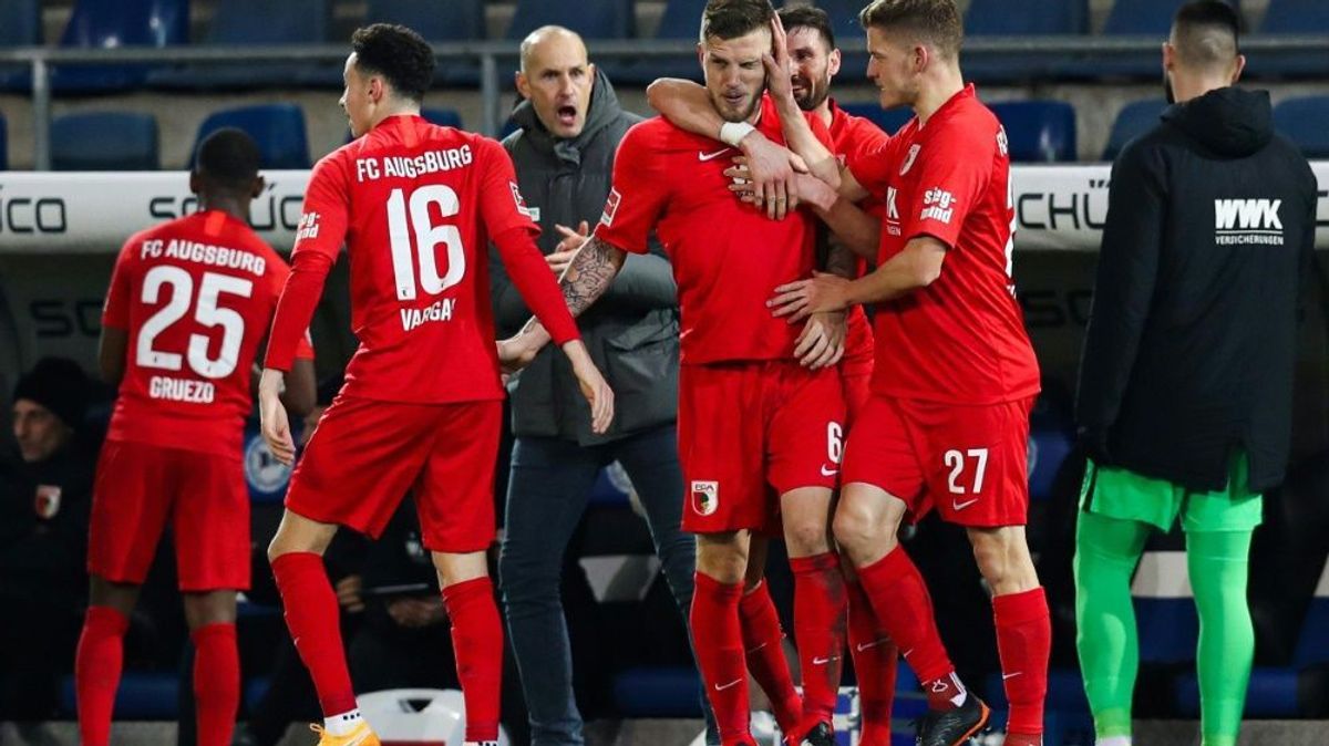 Augsburg holt sich drei wichtige Punkte gegen Bielefeld