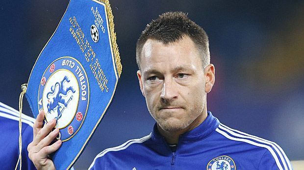 
                <strong>Linke Innenverteidigung: John Terry</strong><br>
                John Terry (Linker Innenverteidiger): beim FC Chelsea seit 1995 (2000 für anderthalb Monate an Nottingham Forest verliehen). Größte Erfolge mit den Blues: Champions League 2012, Europa League 2013, vier Mal Meister.
              