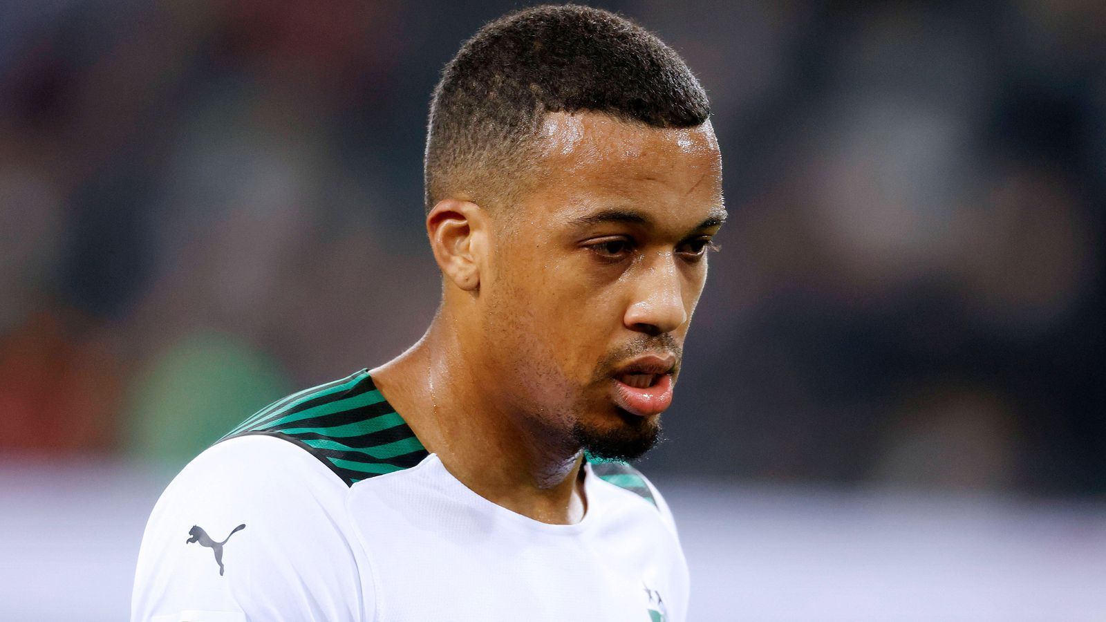 
                <strong>Platz 5: Alassane Plea </strong><br>
                Alassane Plea war mit einer Ablöse von 23 Millionen Euro im Sommer 2018 der teuerste Transfer in der Vereinsgeschichte der Borussia. Nach einem starken Start baute er in den vergangenen beiden Jahren allerdings ein wenig ab. Immer wieder hatte der Franzose mit kleineren Verletzungen zu kämpfen. Die Chance, den Erwartungen doch noch gerecht zu werden, ist aber auf jeden Fall gegeben.
              