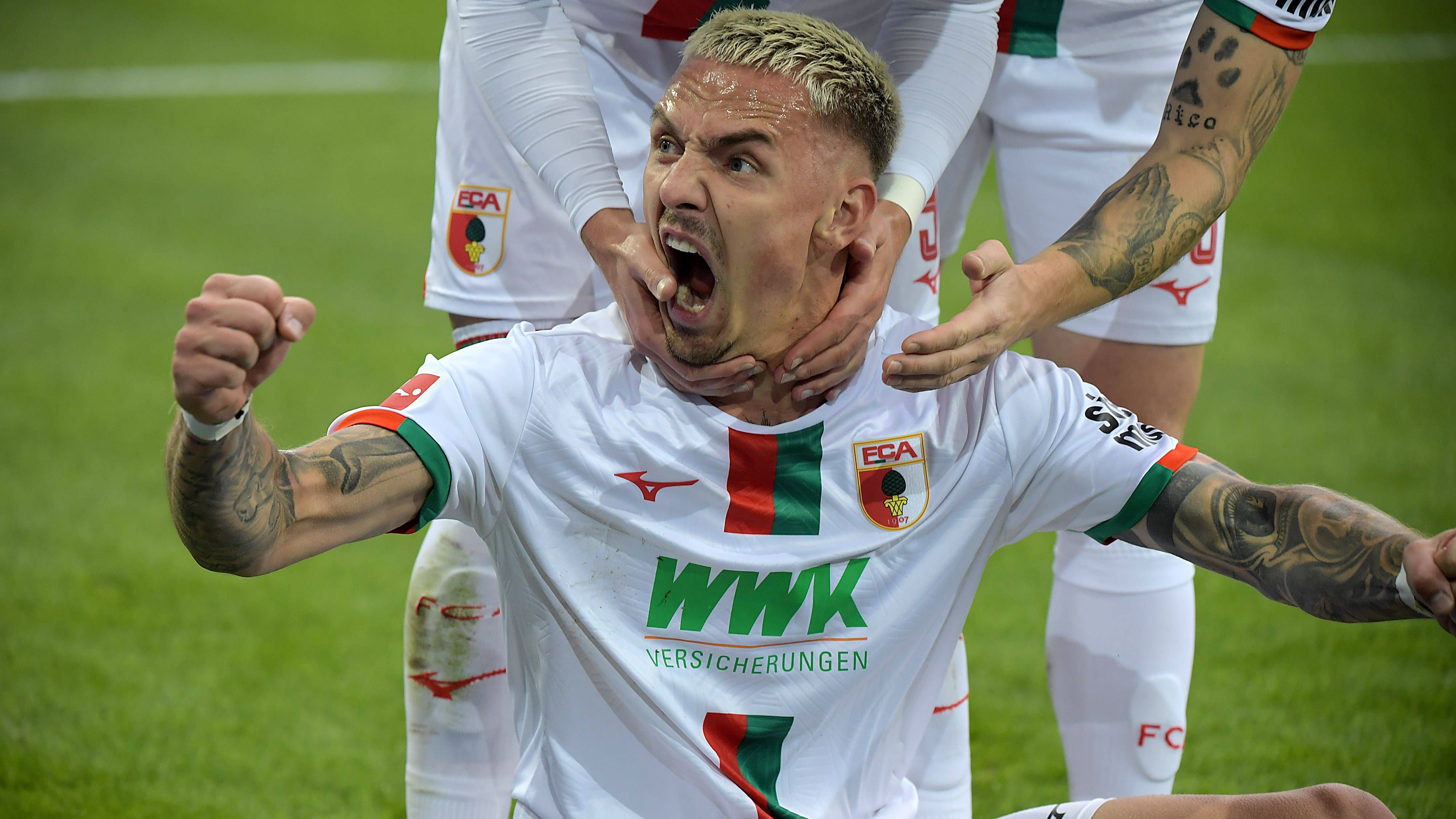 <strong>Phillip Tietz (FC Augsburg)</strong><br>Der 26-Jährige ist beim DFB ähnlich unverbraucht wie seine Konkurrenz. Vor sieben Jahren war er zweimal bei der U20 dabei. Ein erster Schritt Richtung mögliche Nominierung gelang ihm beim 3:2 gegen Wolfsburg, als er das zwischenzeitliche 1:0 erzielte. In der Liga kommt Tietz nun auf zwei Tore und zwei Vorlagen in neun Partien.