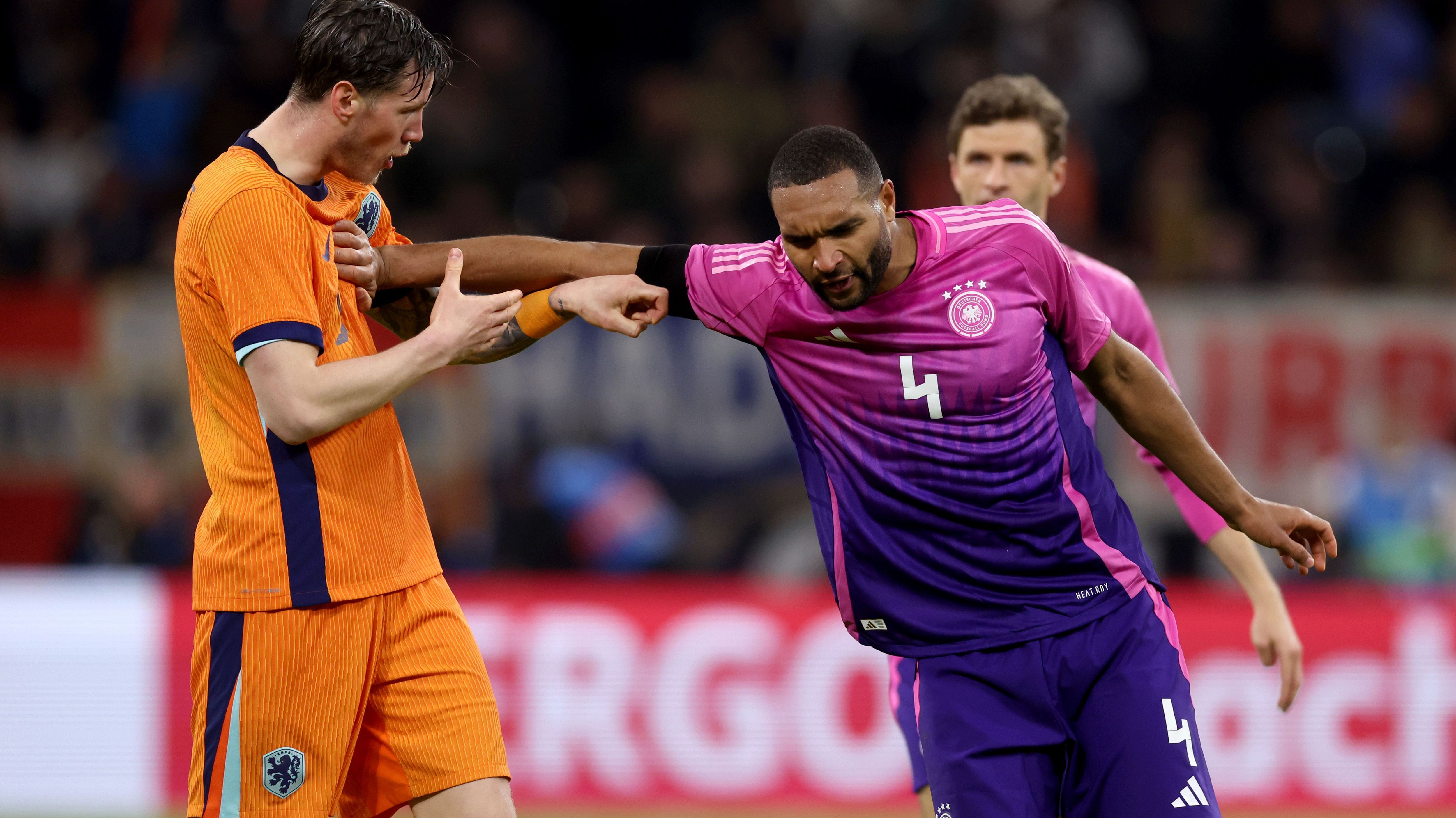 <strong>Wout Weghorst</strong><br>Der Hoffenheimer Stürmer wird nach 76 Minuten für Depay in die Partie gebracht, hat aber erst in der Nachspielzeit seine erste Chance, die ter Stegen pariert. <br><strong><em>ran</em>-Note: ohne Bewertung</strong>