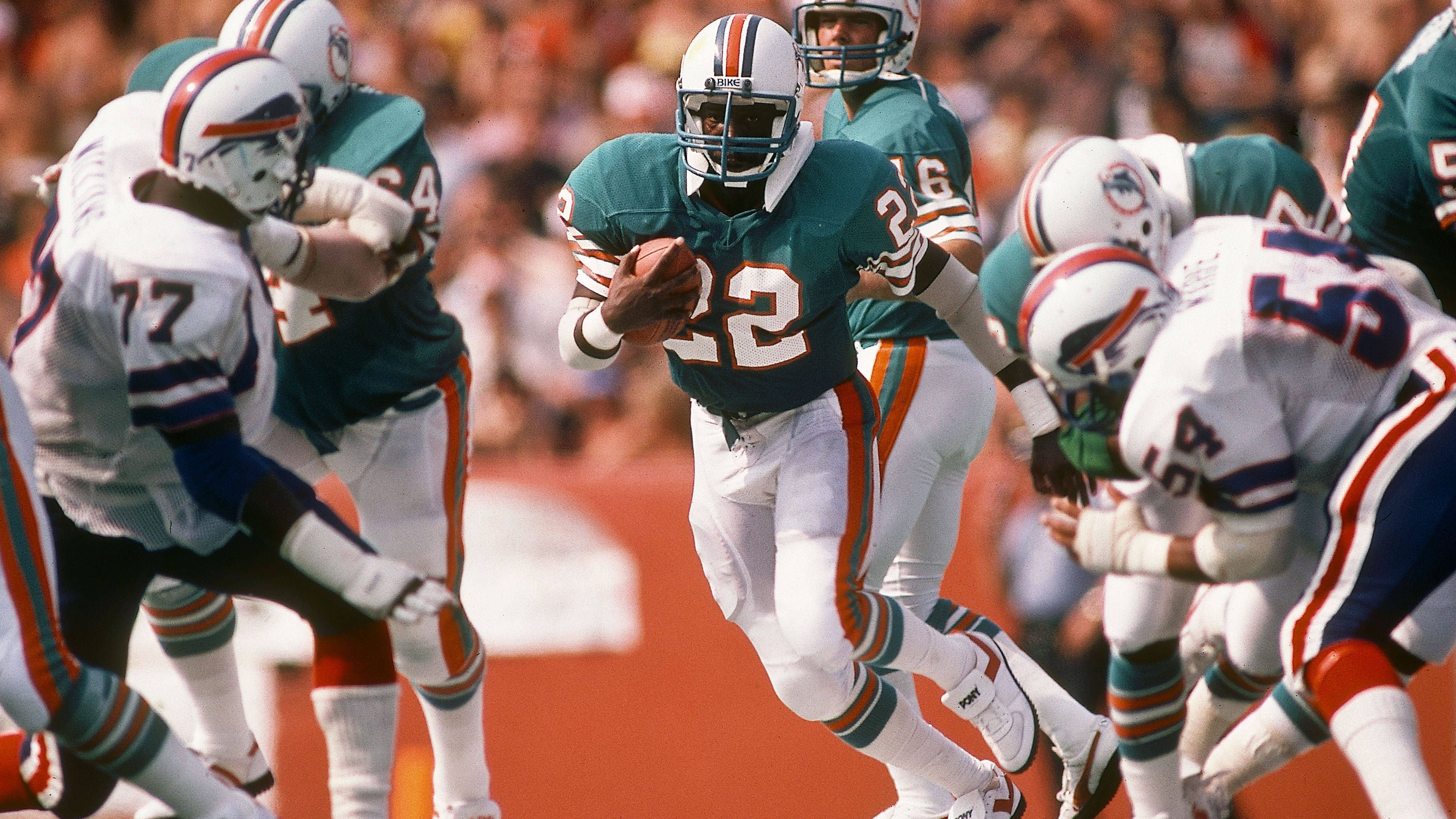 <strong>Woodlawn - the true story - Liebet eure Feinde (2015)</strong><br>Dort sieht sich Nathan jedoch weiter rassistischen Anfeindungen ausgesetzt - bis Schul-Kaplan Hank die verfeindeten Lager durch Nächstenliebe vereinen kann. Später schafft es Nathan in die NFL, spielte von 1979 bis 1987 als Running Back bei den Miami Dolphins.