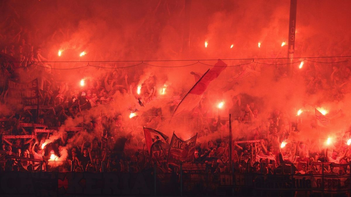 Auch im August in Bremen zündelten Bayern-Fans