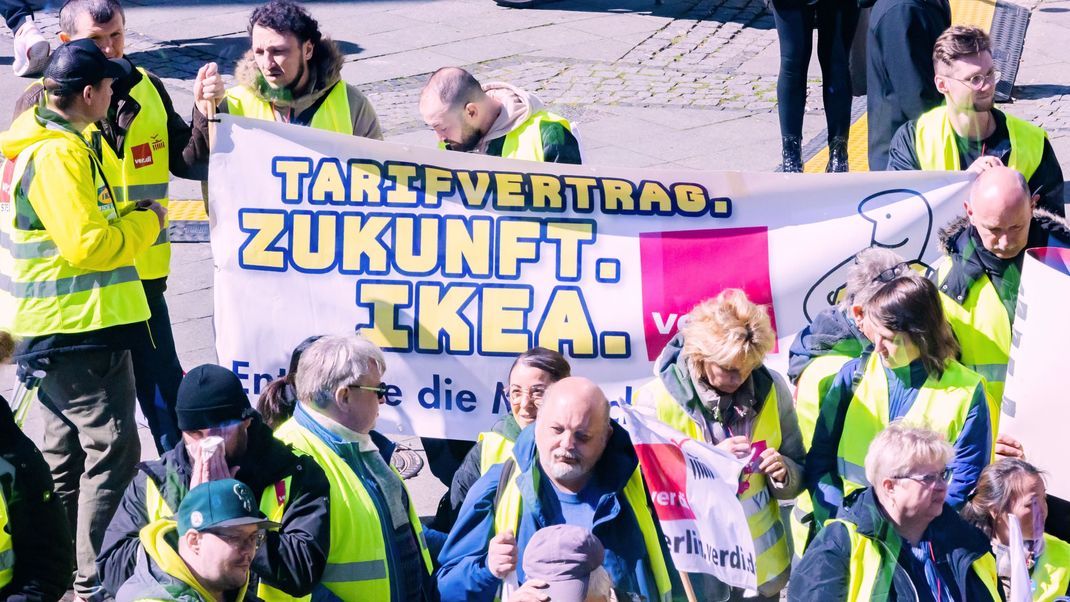 Am Mittwoch (12. April) streikten bereits Mitarbeitende von Galeria, Ikea und Thalia in Berlin.