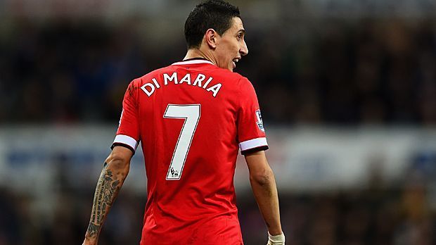 
                <strong>Angel di Maria zu Manchester United</strong><br>
                Der Wechsel von Angel Di Maria zu Paris Saint-Germain ist fix! Nach nur einem Jahr bei Manchester United zieht es den Argentinier für ca. 62,5 Millionen Euro nach Frankreich. Trainer Louis van Gaal hatte sich bei den "Red Devils" wohl mehr von ihm erhofft - zumal der Klub die britische Rekordablöse von 75 Millionen Euro zahlte.
              