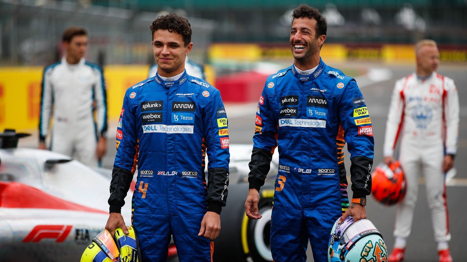 
                <strong>McLaren</strong><br>
                Bei McLaren bleiben dagegen sicher beide Fahrer: Lando Norris und Daniel Ricciardo gehen auch 2022 gemeinsam auf Punktejagd.
              