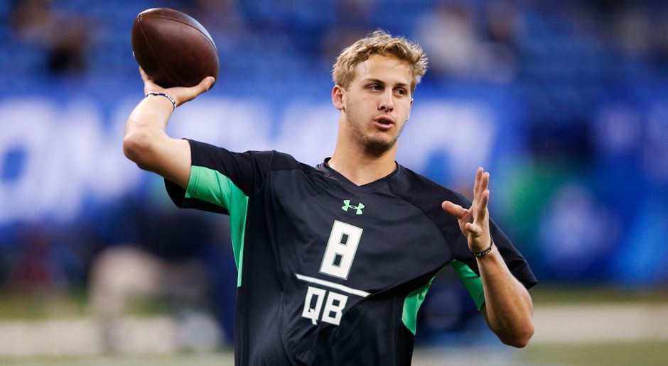 
                <strong>Jared Goff</strong><br>
                1. Position: Jared Goff (Quarterback) zu den Los Angeles Rams. Die Rams haben einen gehörigen Preis für die Quarterback-Wette bezahlt. Weder Goff noch Wentz wären vermutlich in den Top 5 weggegangen. Man darf gespannt sein, ob einer der Beiden die Erwartungen erfüllt!
              