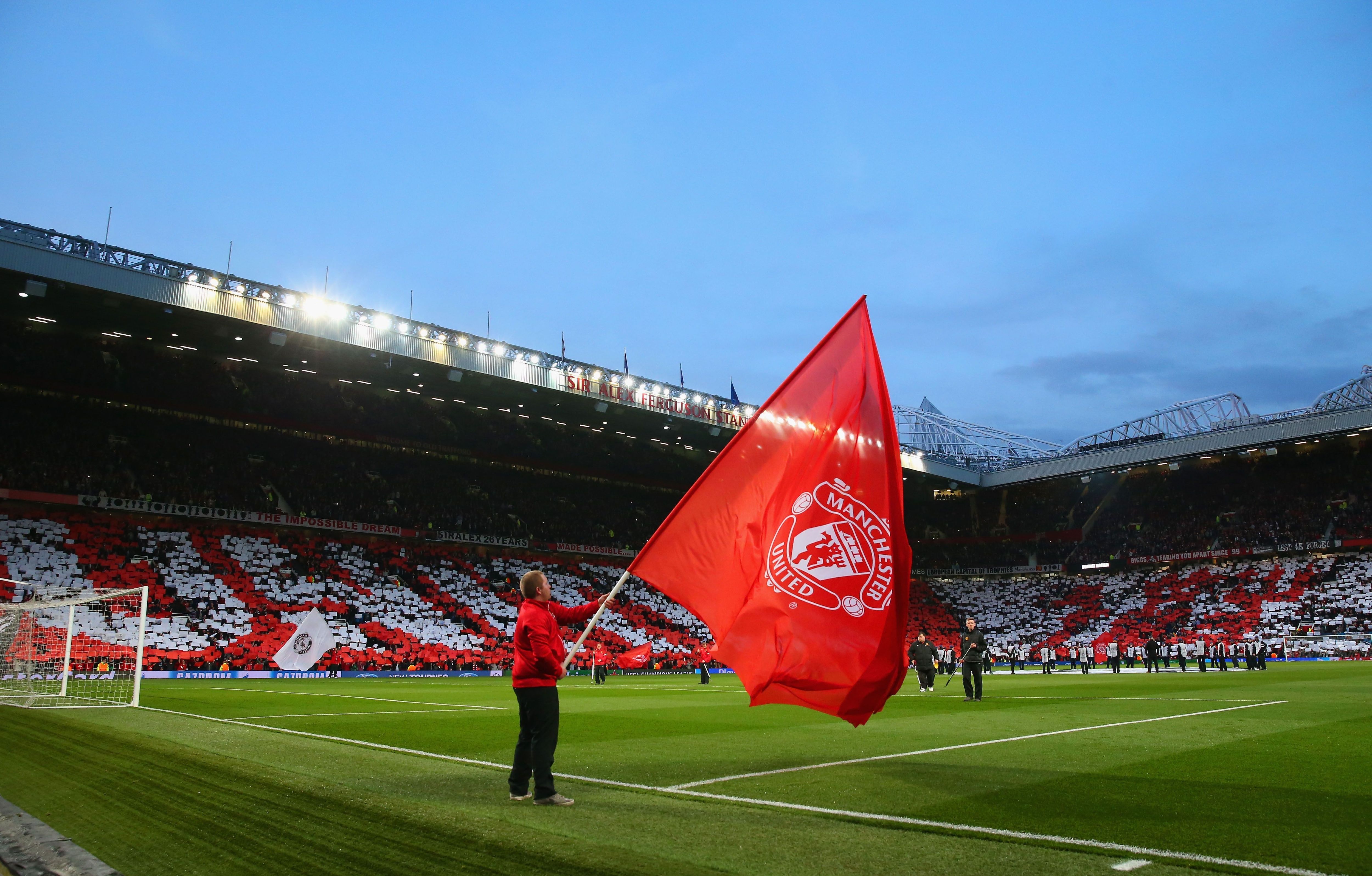 
                <strong>2. Manchester United: 518,0 Millionen Euro</strong><br>
                ManUnited steigerte sich im Vergleich zur Vorsaison, trotz sportlicher Misserfolge, vor allem dank eines lukrativen TV-Vertrags der Premier League. Knapp zwei Millionen Trikots haben die Reds im vergangenen Geschäftsjahr verkauft, dazu knapp drei Millionen weitere Lizenzprodukte.
              