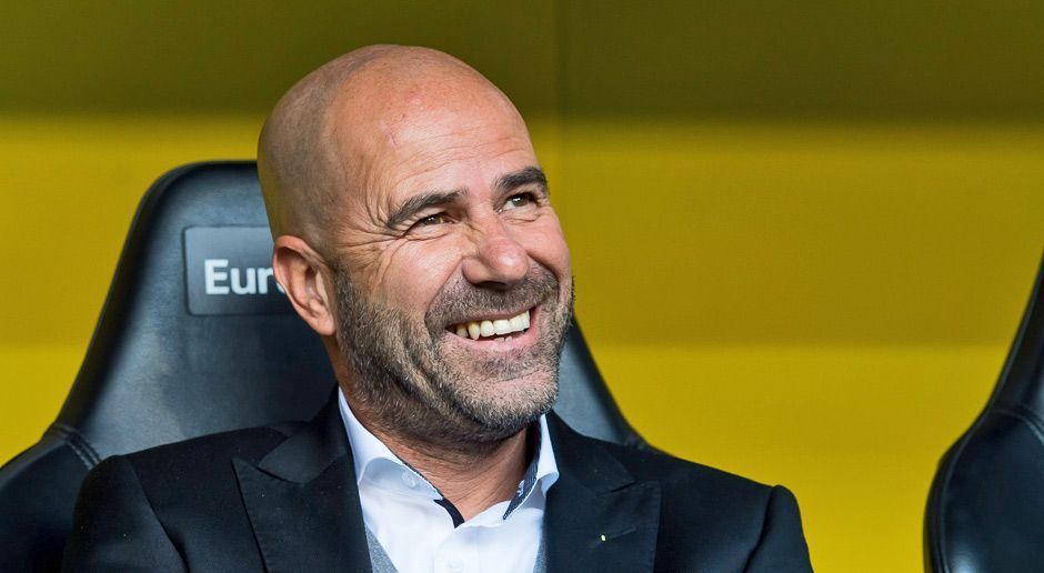 
                <strong>Peter Bosz knackt Zu-Null-Rekord</strong><br>
                Für Trainer Peter Bosz hätte sein Bundesliga-Start bei Borussia Dortmund kaum besser laufen können: Mit vier Siegen und einem Unentschieden war der BVB nach fünf Spieltagen ungeschlagen - und vor allem noch ohne Gegentor! Damit stellte Coach Bosz einen neuen Bundesliga-Rekord auf! Bisher ist es noch keinem Trainer gelungen, in seinen ersten fünf Liga-Spielen ohne gegnerischen Treffer zu bleiben. Diesen Top-Wert hält nun der Niederländer. Aber auch der Borussia selbst gelang eine neue Vereinsbestmarke ...
              