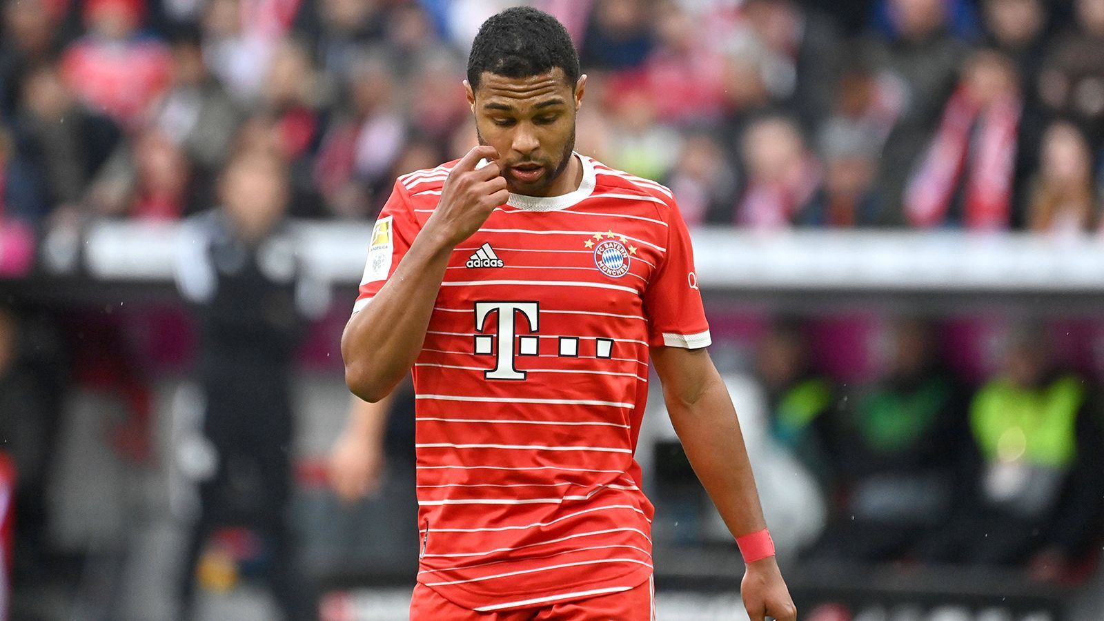 
                <strong>Serge Gnabry </strong><br>
                Auch Serge Gnabry darf nur zehn Minuten als Joker mitwirken, bleibt dabei völlig unauffällig. ohne Bewertung
              