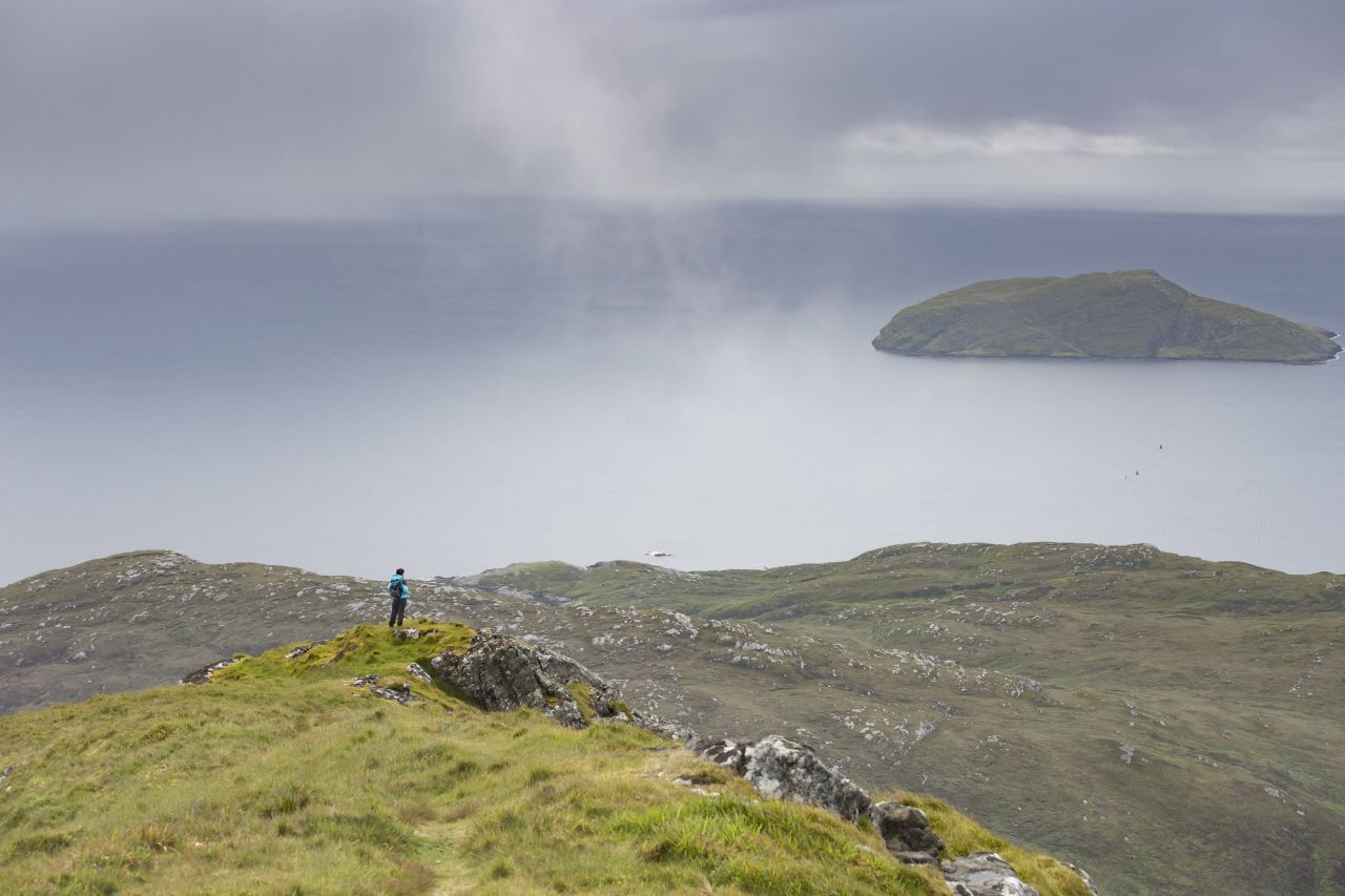 5. Den 247 Kilometer langen "Hebridean Way" entlang wandern, der über 10 Inseln (von Barra bis Lewis) führt.
