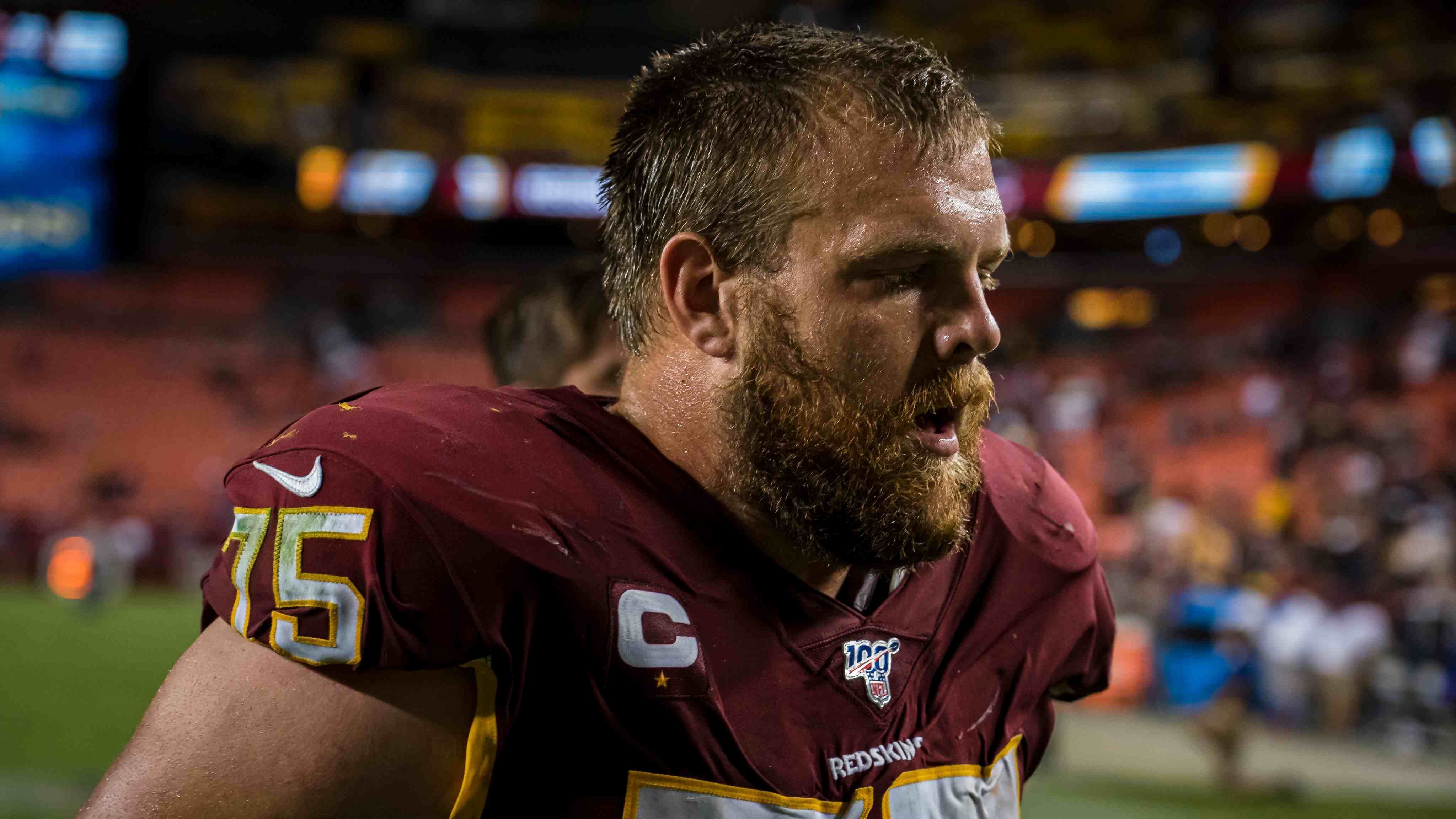 
                <strong>UNTERSCHRIEBEN: Washington Football Team: Brandon Scherff (Guard) </strong><br>
                Auch im Jahr 2021 wurde Pro-Bowl-Guard Brandon Scherff mit dem Franchise Tag ausgestattet. Und der Quarterback-Beschützer hat auch direkt unterschrieben, womit er 18,036 Millionen Dollar kassieren würde. Allerdings will das Washington Football Team ihm in den kommenden Monaten einen neuen Langzeitvertrag schmackhaft machen. Seit knapp vier Jahren hat der Routinier allerdings mit einigen Verletzungen zu kämpfen und verpasste in diesem Zeitraum 18 mögliche Spiele. Der Offensive Lineman spielte bereits im vergangenen Jahr unter dem Franchise Tag, ist seit 2015 für Washington aktiv und wurde 2020 erstmals in das All-Pro-Team gewählt. 
              